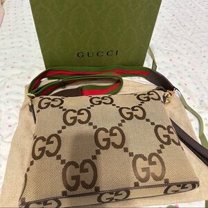Authentic Gucci Jumbo GG messenger bag - pre- loved . Great condition